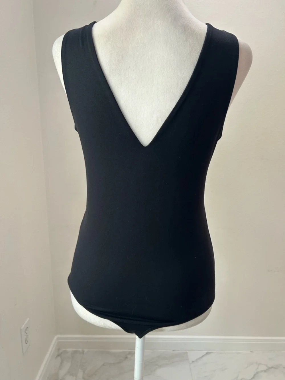 Abercrombie & Fitch V-Neck Black Sleeveless Bodysuit, Size M - Picture 5 of 6
